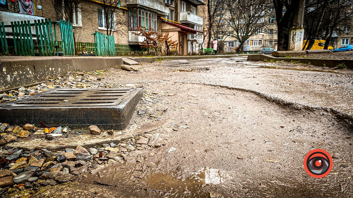 Проїзд до багатоповерхівок на Богуна нагадує місячну поверхню 4