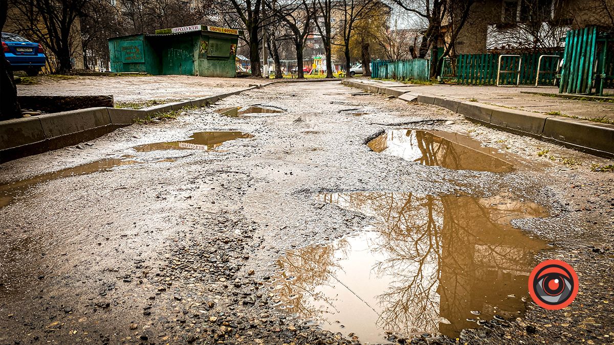 Проїзд до багатоповерхівок на Богуна нагадує місячну поверхню 1
