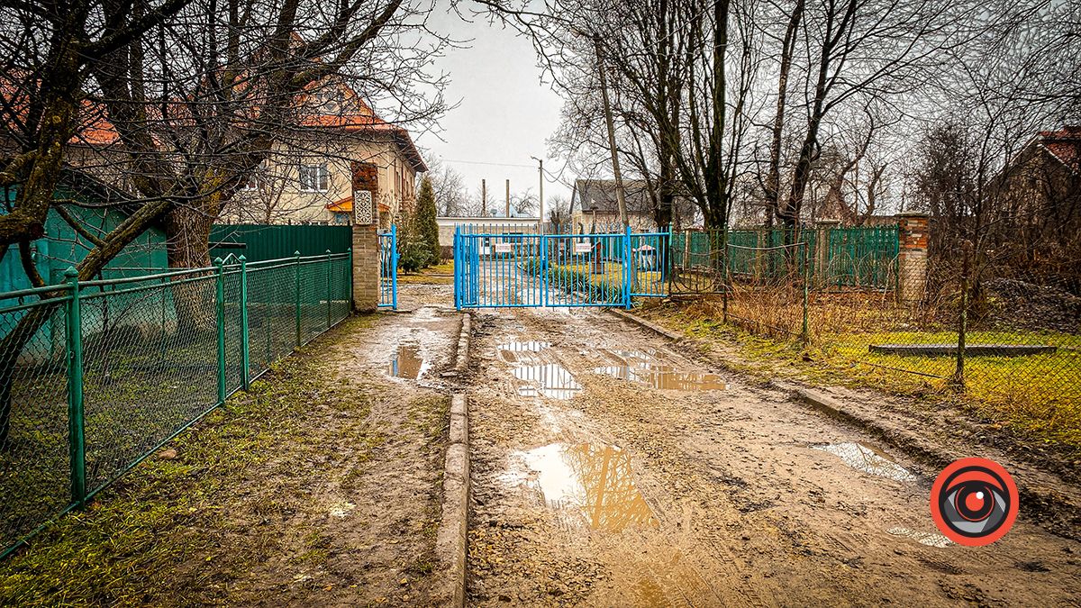 Коли змінне взуття - ґумаки: дорога до дитячого садка "Дударик" у Коломиї 7