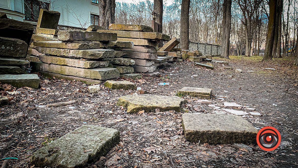 Мертві не скаржаться: сміття й безлад на місці єврейських поховань в Коломиї 18