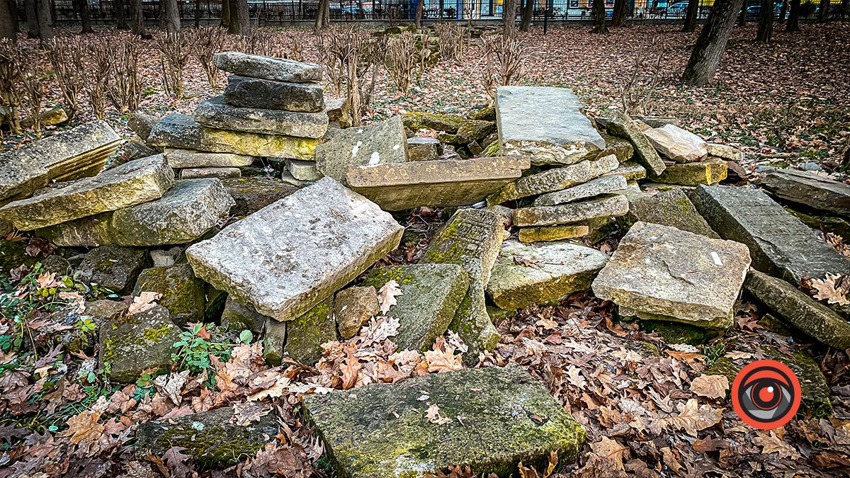 Мертві не скаржаться: сміття й безлад на місці єврейських поховань в Коломиї 17