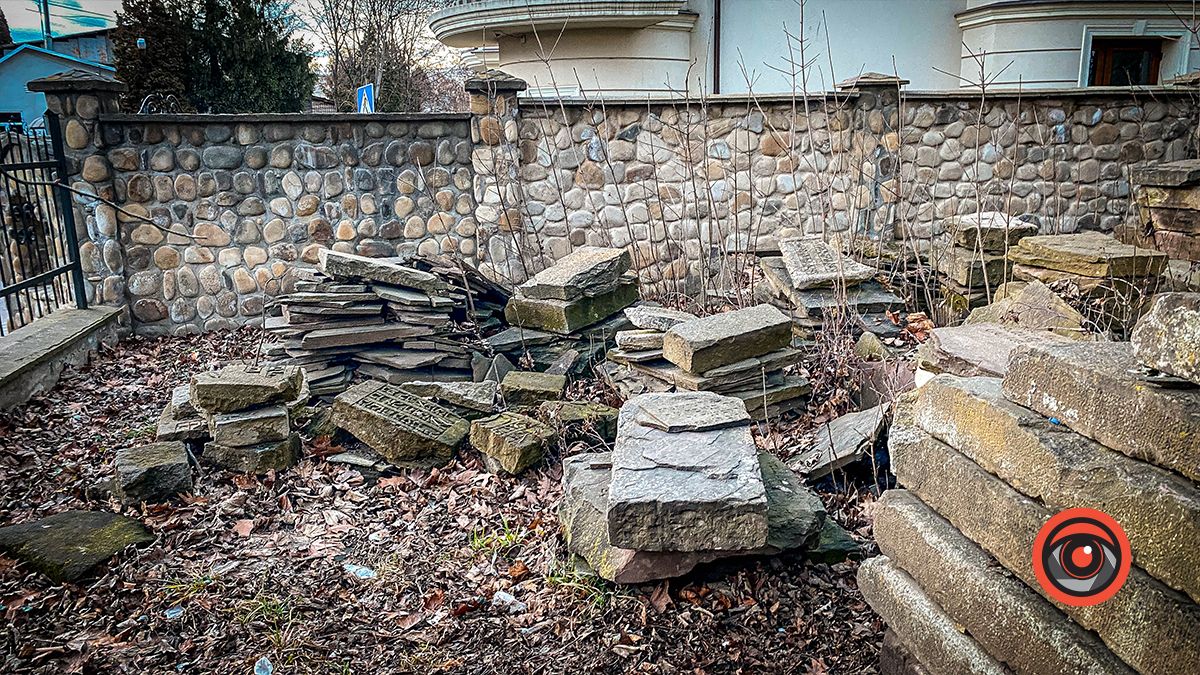 Мертві не скаржаться: сміття й безлад на місці єврейських поховань в Коломиї 16