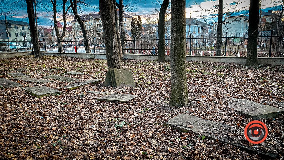 Мертві не скаржаться: сміття й безлад на місці єврейських поховань в Коломиї 1
