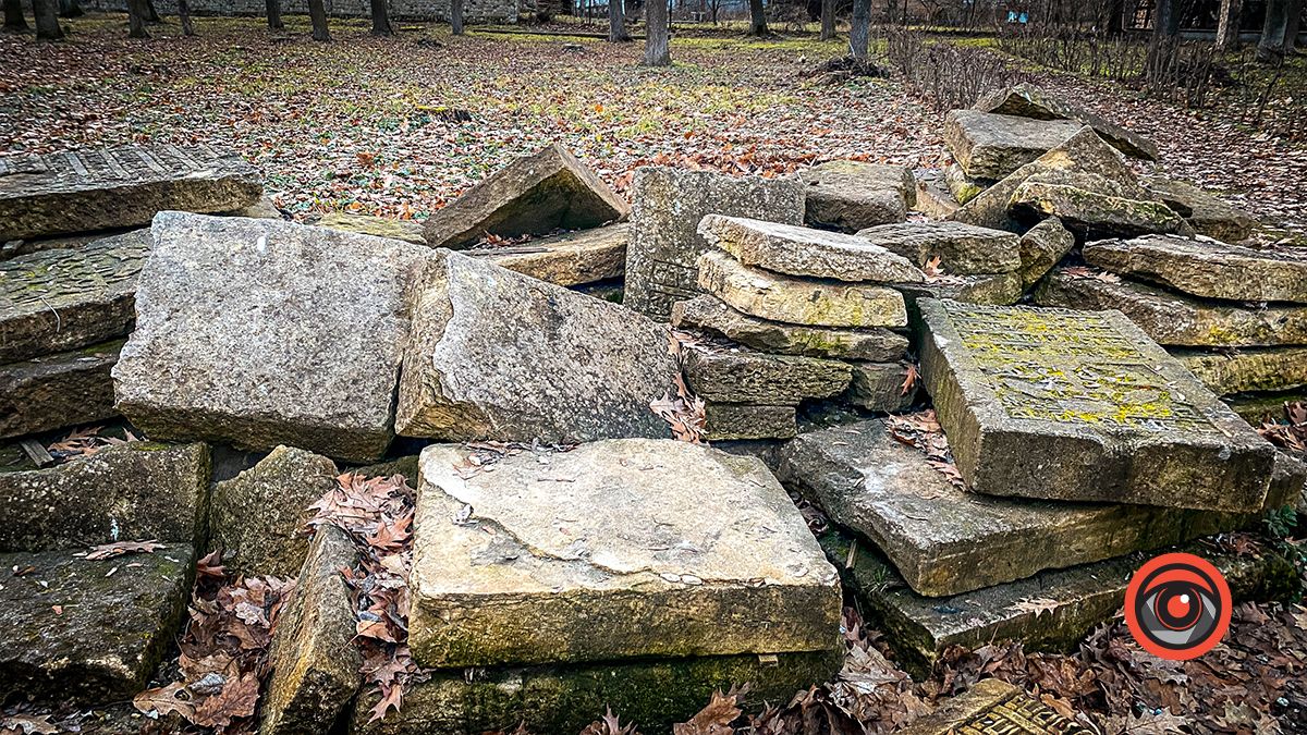 Мертві не скаржаться: сміття й безлад на місці єврейських поховань в Коломиї 14