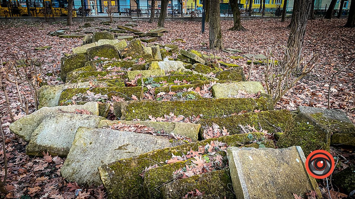 Мертві не скаржаться: сміття й безлад на місці єврейських поховань в Коломиї 13