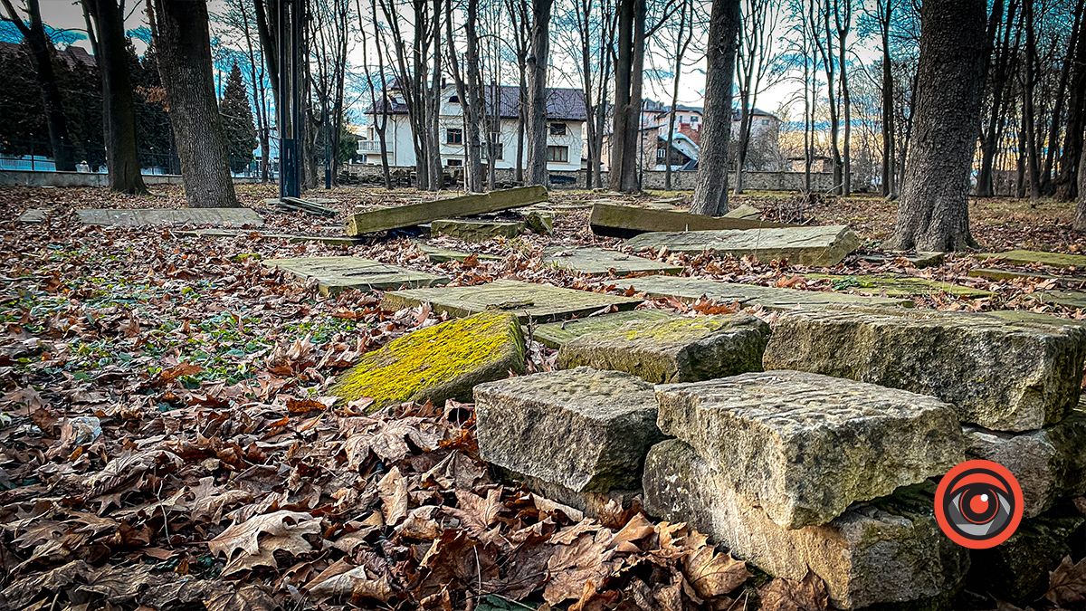 Мертві не скаржаться: сміття й безлад на місці єврейських поховань в Коломиї 11