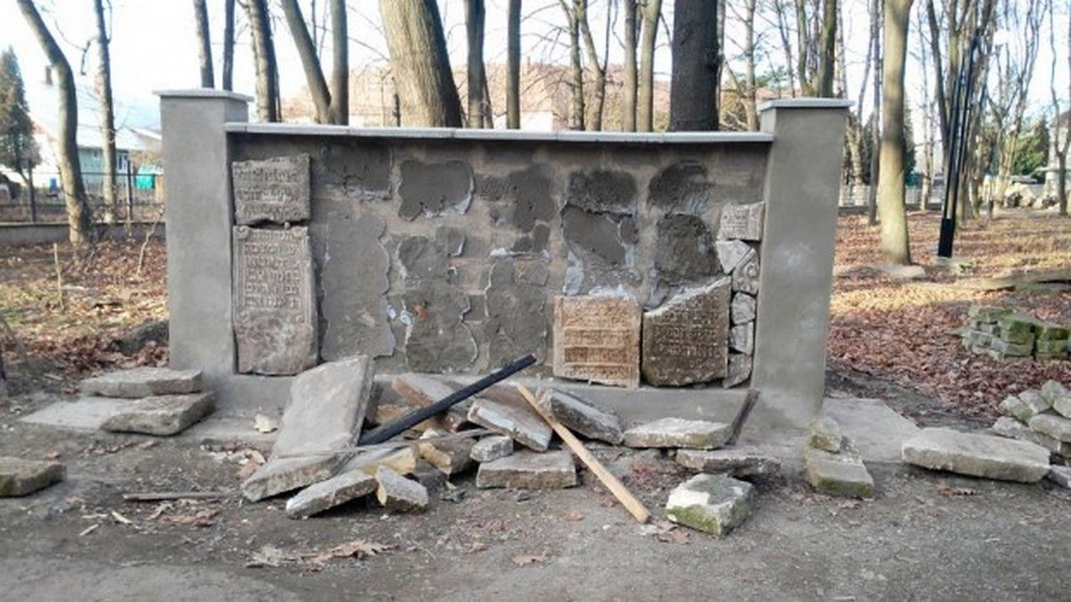 Мертві не скаржаться: сміття й безлад на місці єврейських поховань в Коломиї 4