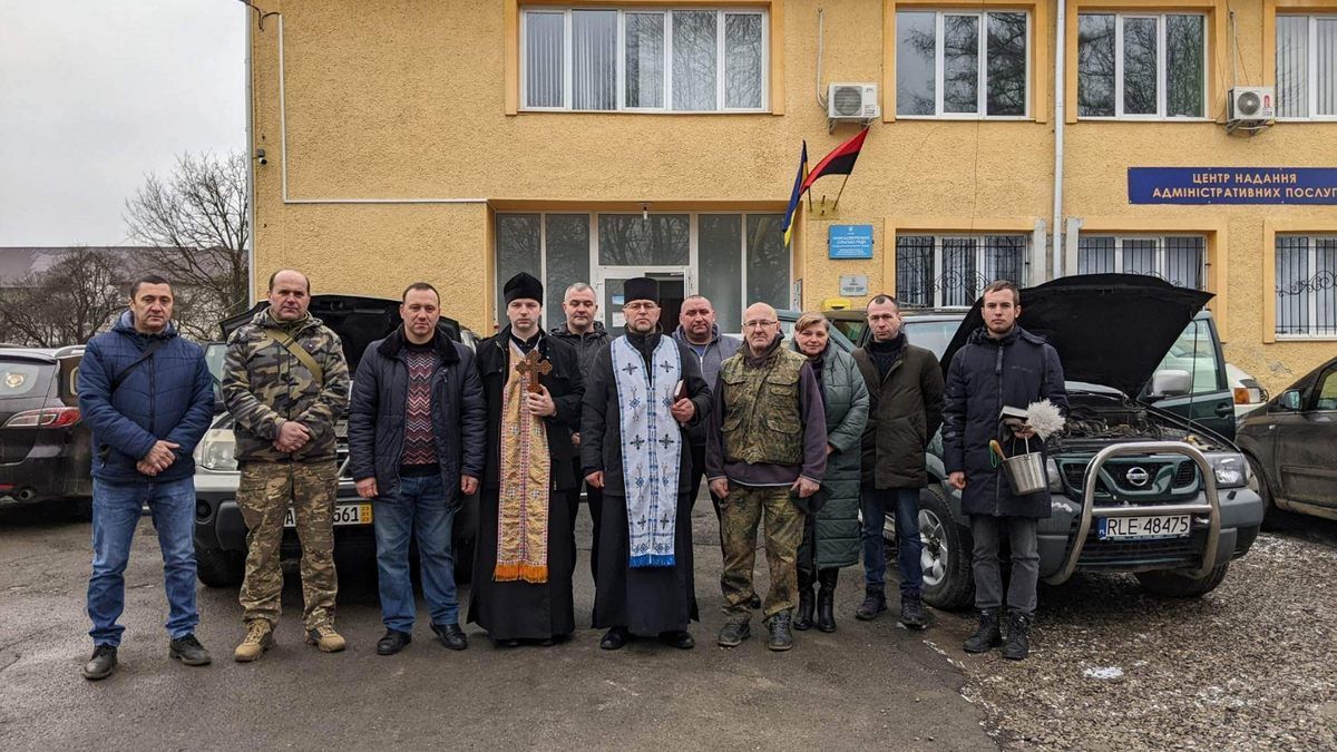 Ключівська громада наколядувала на два позашляховика для захисників