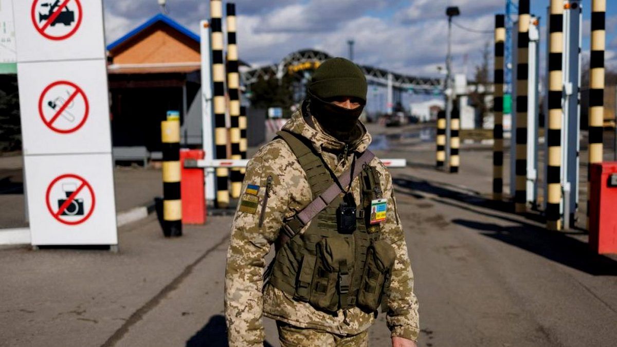 Що чекає чоловіків призовного віку, які не повернулися з-за кордону?