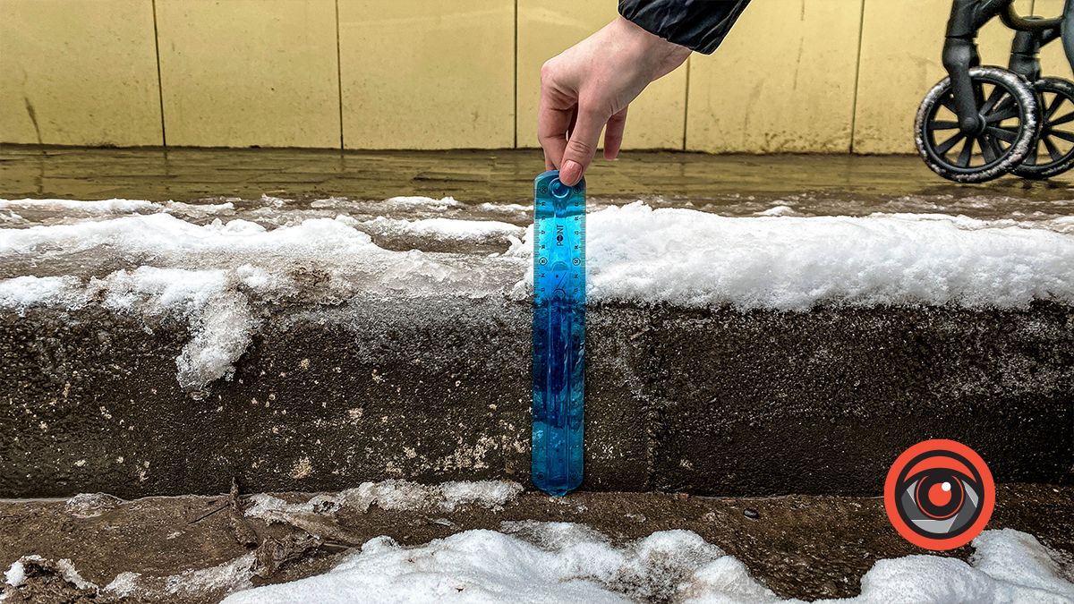 Чи відповідає висота тротуару на парковках у Коломиї будівельним нормам? 10