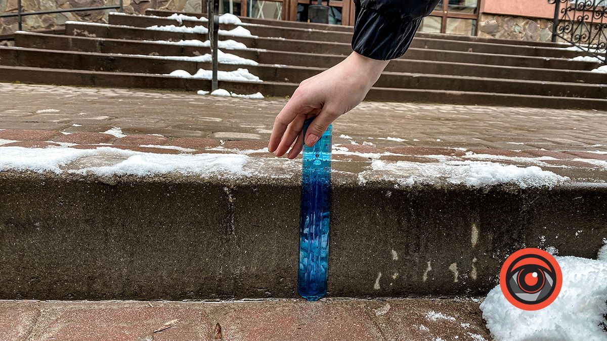 Чи відповідає висота тротуару на парковках у Коломиї будівельним нормам? 12