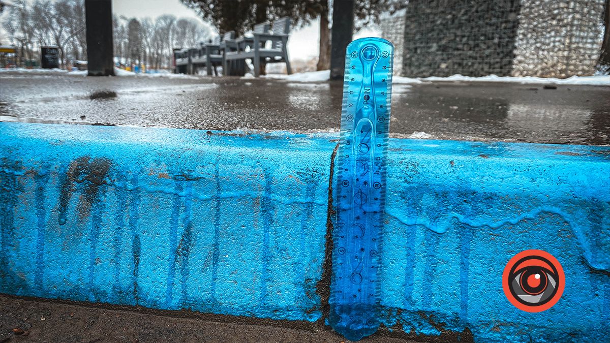 Чи відповідає висота тротуару на парковках у Коломиї будівельним нормам? 14