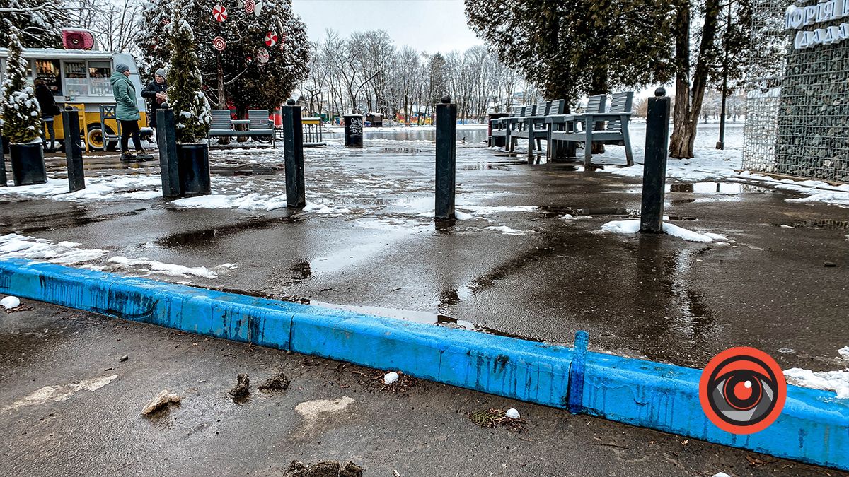 Чи відповідає висота тротуару на парковках у Коломиї будівельним нормам? 15