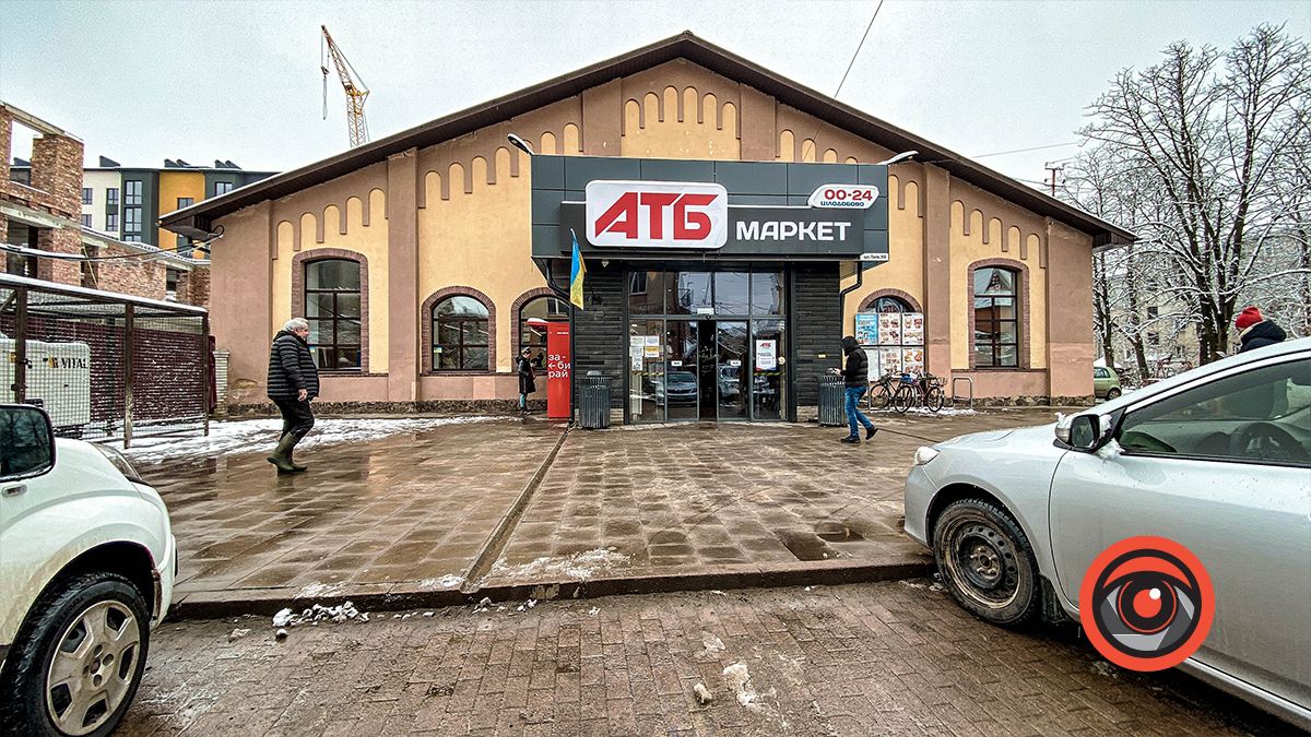 Чи відповідає висота тротуару на парковках у Коломиї будівельним нормам? 3