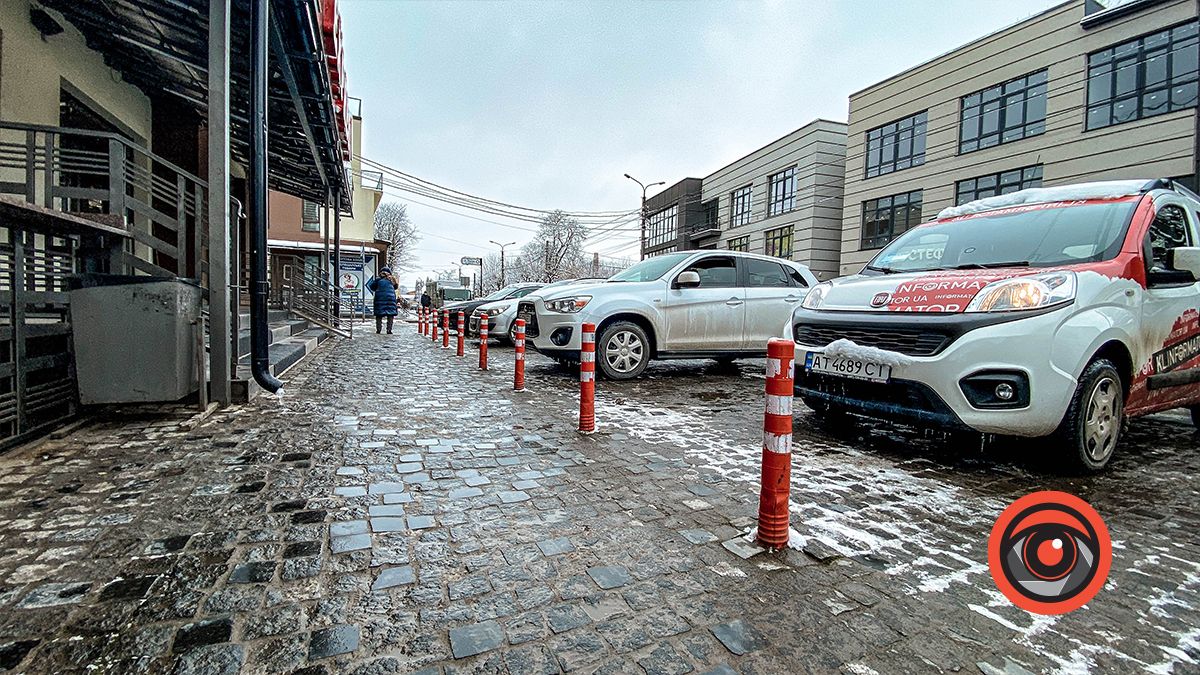 Чи відповідає висота тротуару на парковках у Коломиї будівельним нормам? 5