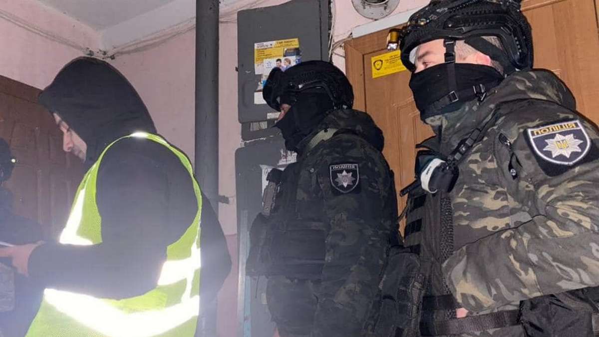 Чорнова документація наркобізнесу, небезпечні психотропи та спільники: поліція викрила злочинну групу 2