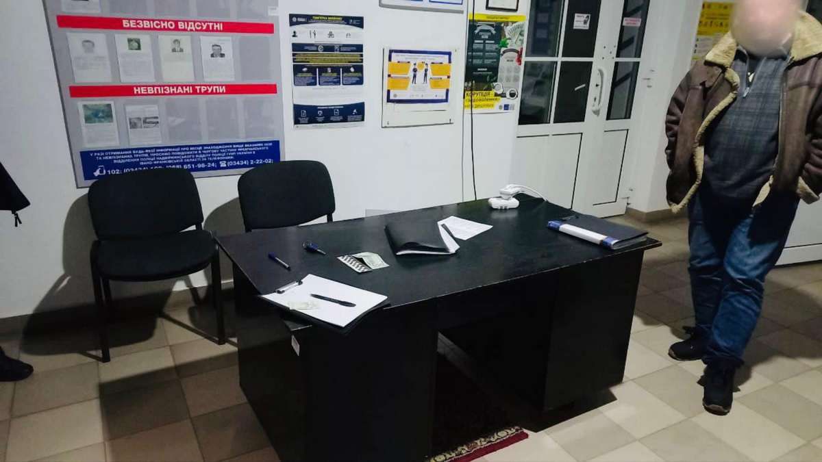 Водій у Яремче п'яний вчинив ДТП, але хотів відкупитися доларами