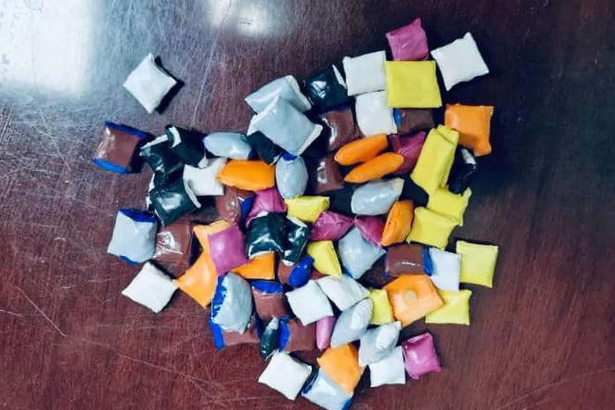 Чорнова документація наркобізнесу, небезпечні психотропи та спільники: поліція викрила злочинну групу 1