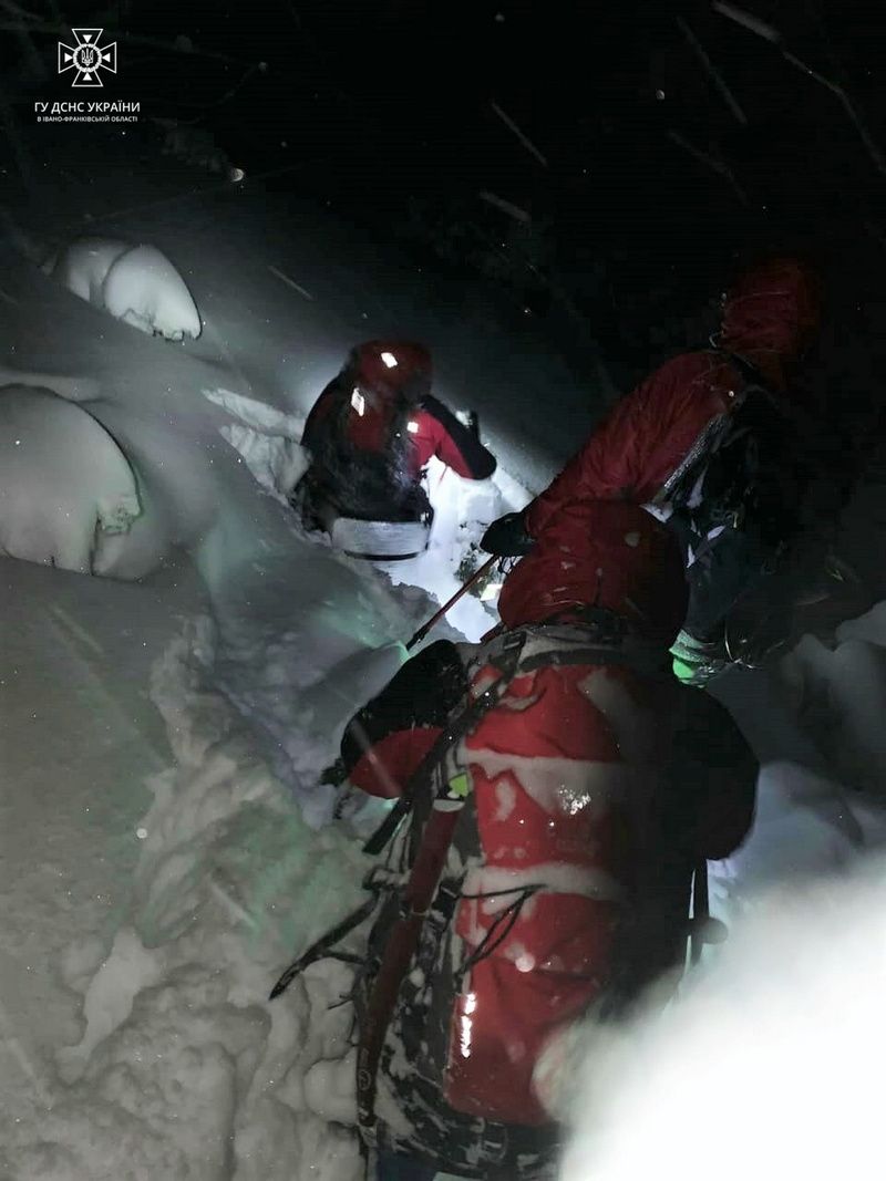 Прикарпатські рятувальники шукають двох туристів у горах. ОНОВЛЕНО 2