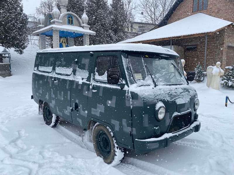 Ще одну автівку передала Печеніжинська громада для захисників 2