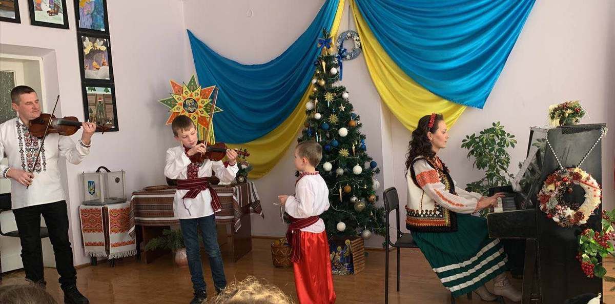 На благодійній розколяді у Печеніжині вдалось зібрати понад 10 тис грн для ЗСУ 5