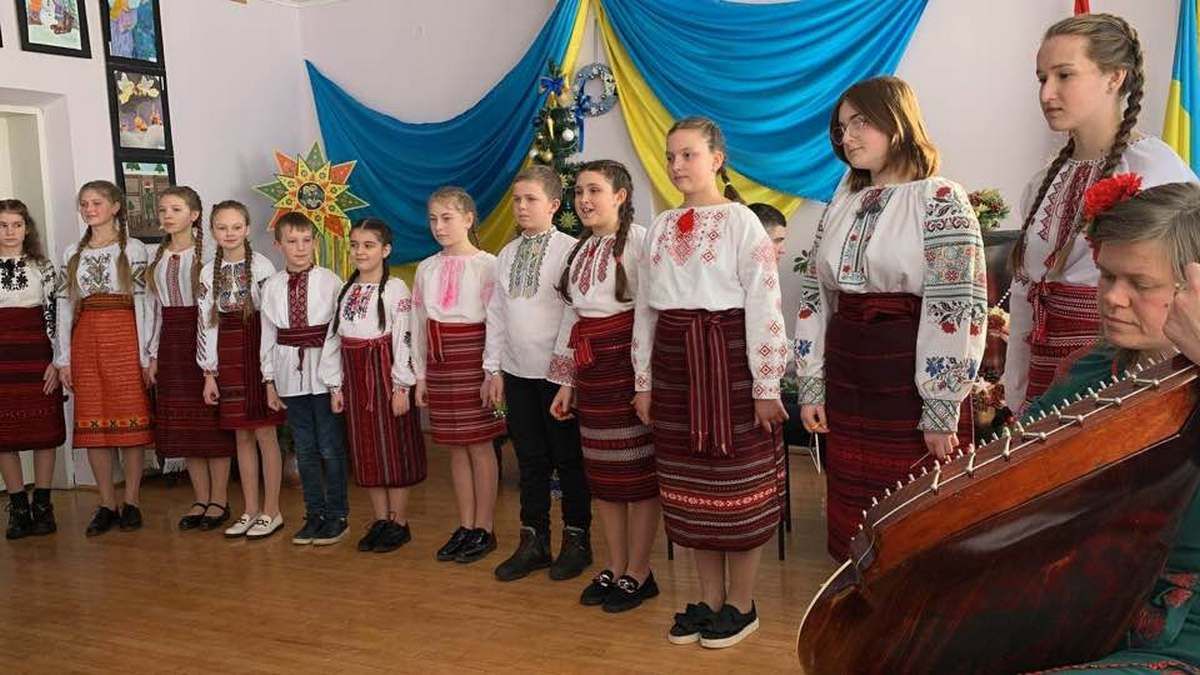 На благодійній розколяді у Печеніжині вдалось зібрати понад 10 тис грн для ЗСУ 2