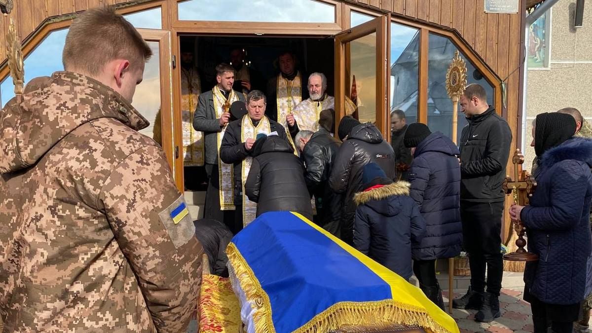 На Городенківщині попрощалися із загиблим Героєм Володимиром Дронюком 6
