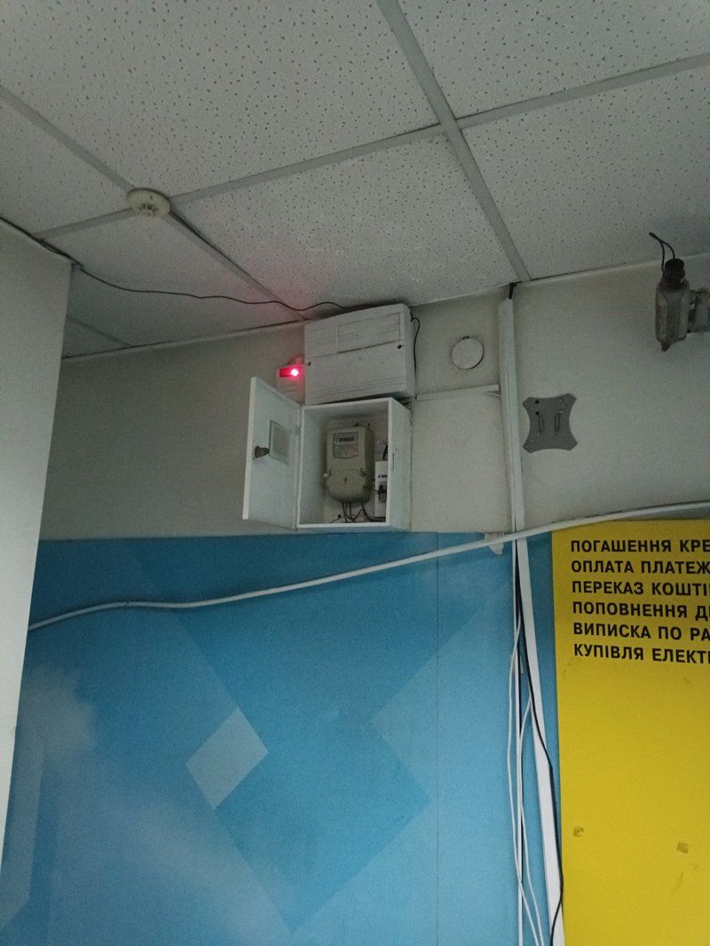 У Коломиї хлопець пошкодив банкомат: його затримали поліцейські 2