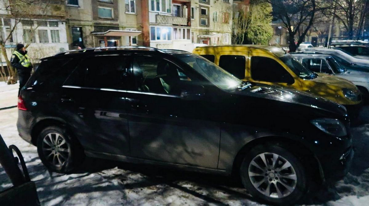 Знайшли водія Mercedes-Benz, який збив жінку на переході у Коломиї та втік 2