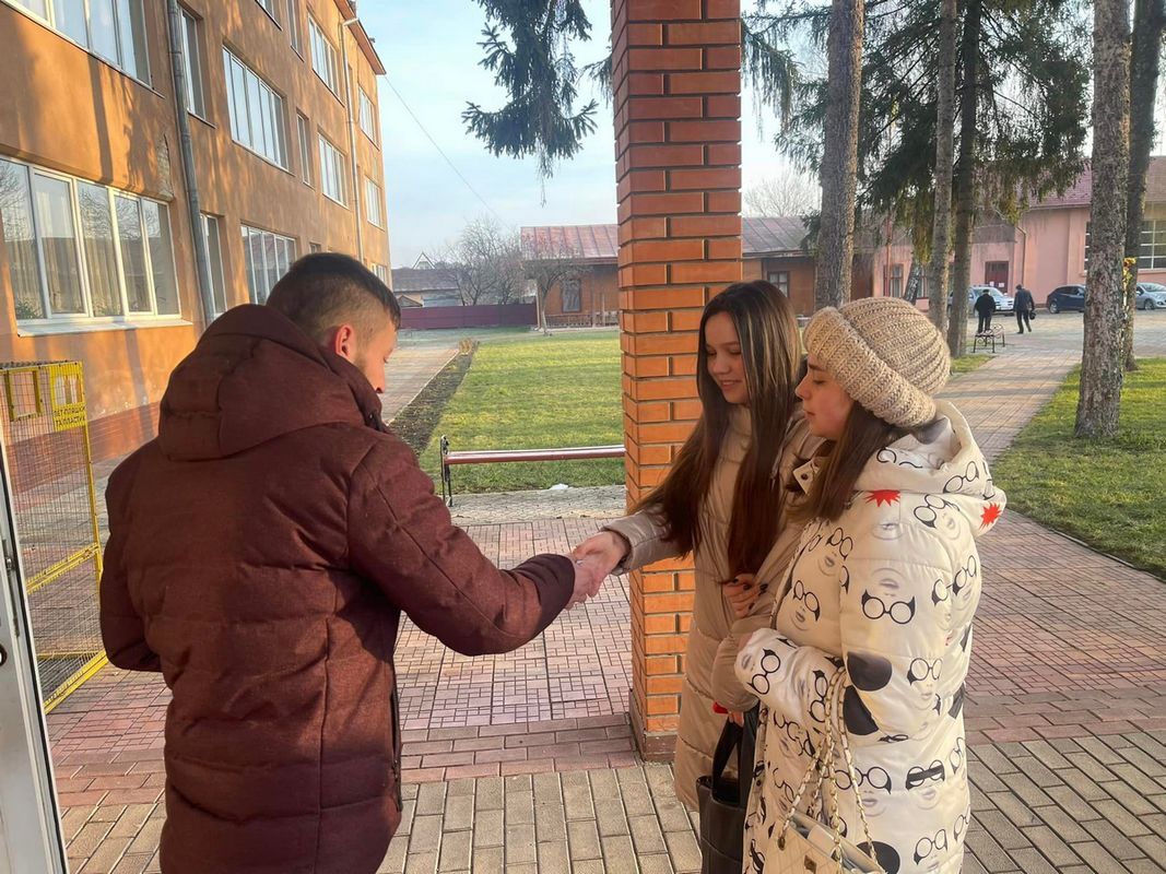 Коломийські студенти провели акцію до Дня спонтанного прояву доброти 5