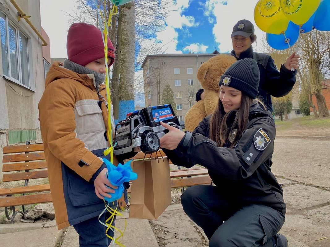 Поліцейські здійснили мрію сина Героя з Коломиї, який загинув на війні 1