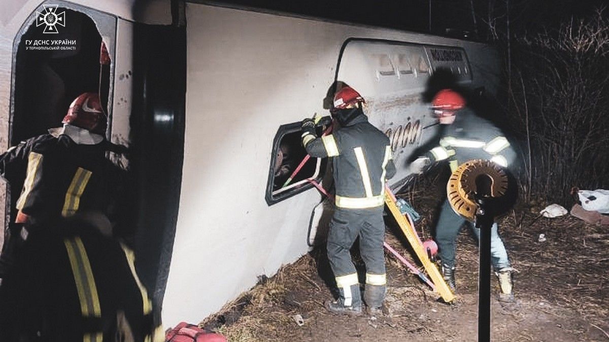 Автобус, який їхав з Буковелю, потрапив у ДТП - троє людей загинуло 3