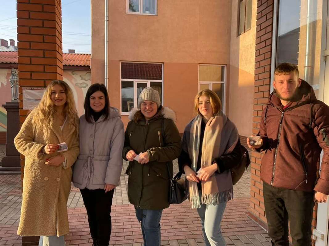 Коломийські студенти провели акцію до Дня спонтанного прояву доброти 3