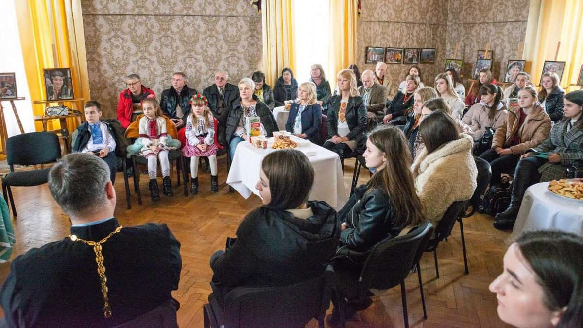 У Коломиї відбулась літературна кав'ярня "Струни України" 1