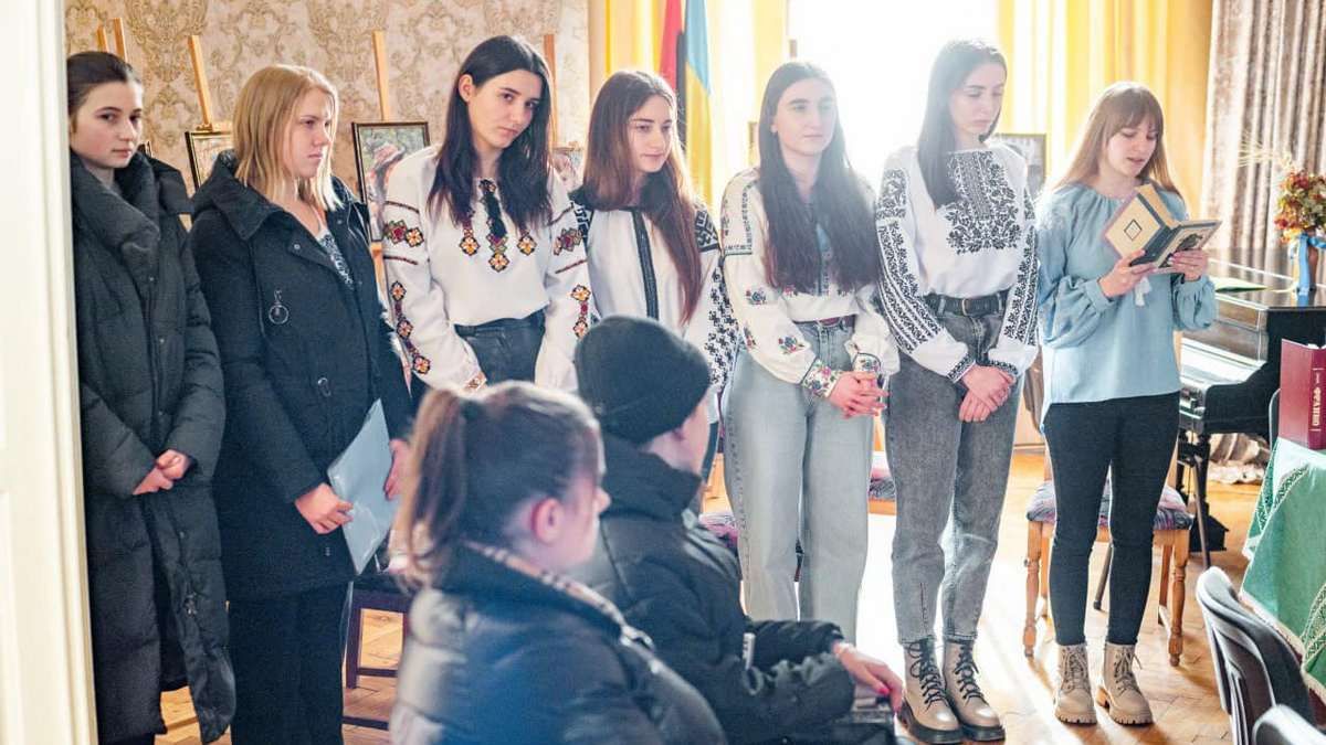 У Коломиї відбулась літературна кав'ярня "Струни України" 4