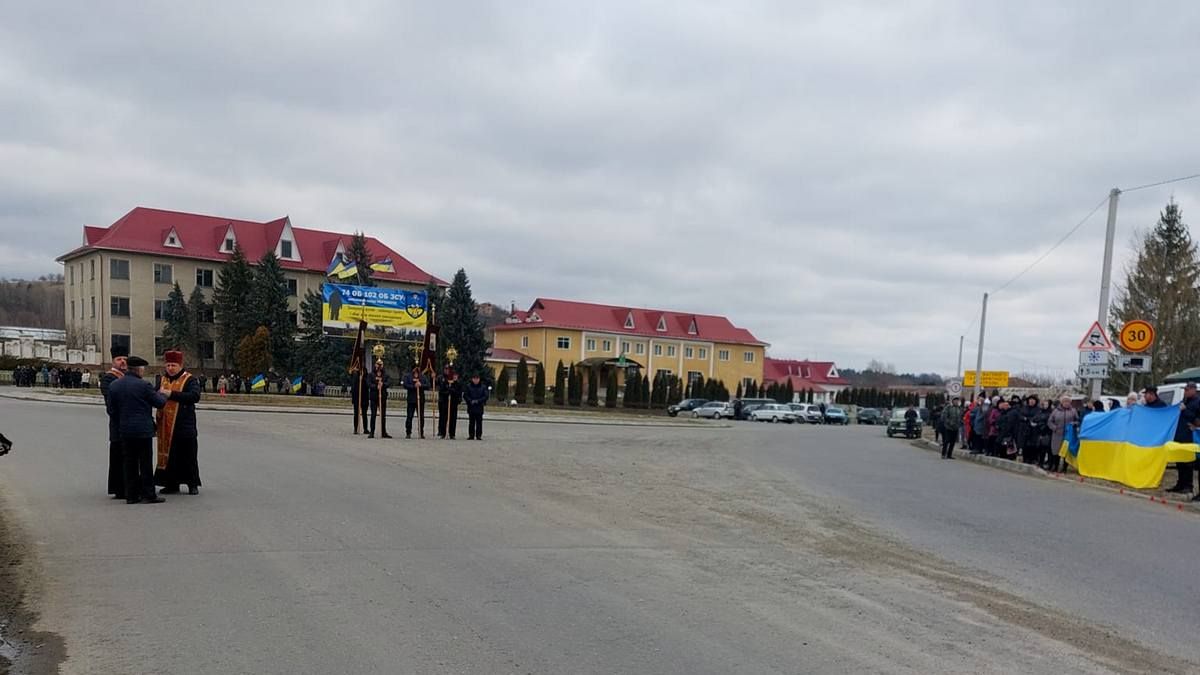 Яблунів зустрів загиблого Героя Романа Граб'юка 2