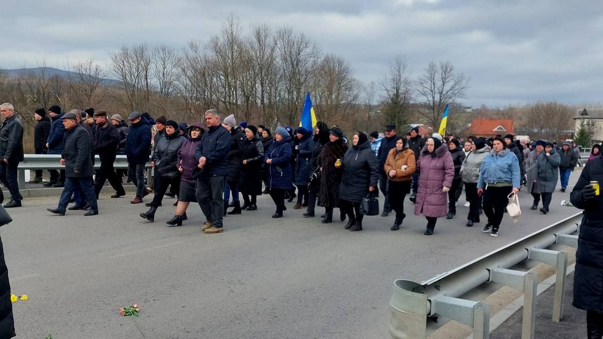 Яблунів зустрів загиблого Героя Романа Граб'юка 3