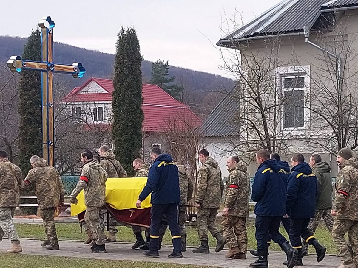 Яблунів провів в останню дорогу свого Героя Романа Граб’юка 5