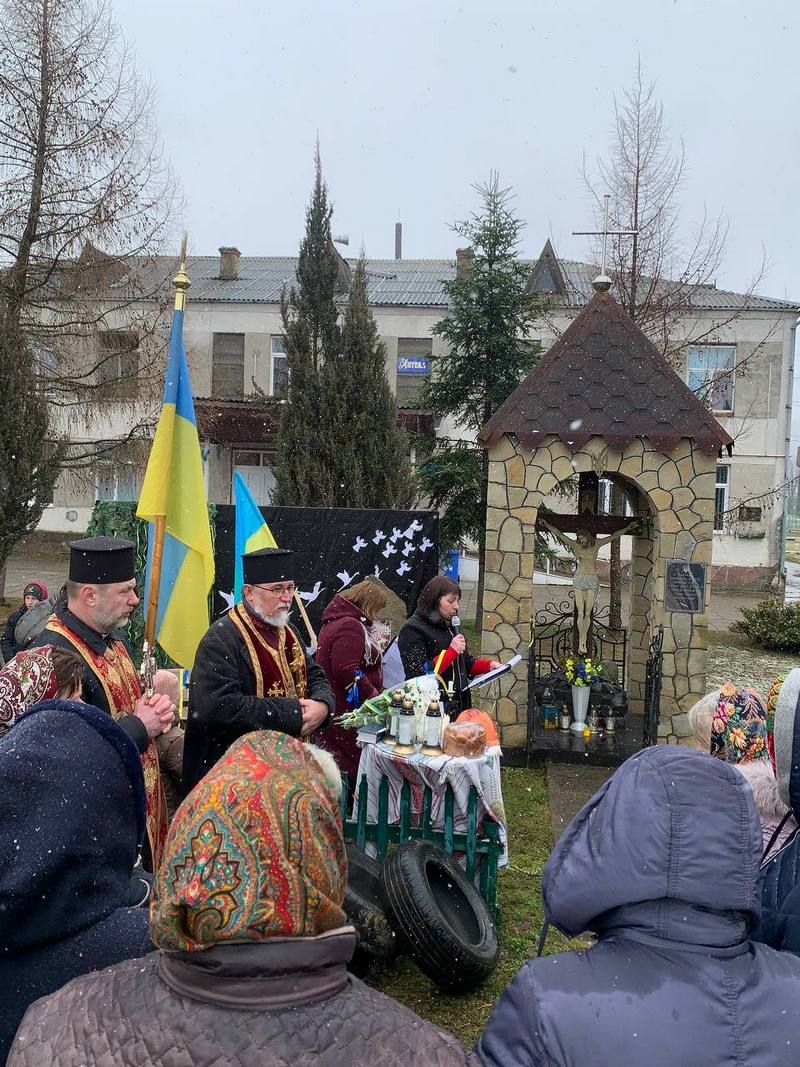 У Саджавці вшанували пам'ять Героїв Небесної Сотні та загиблих захисників 5