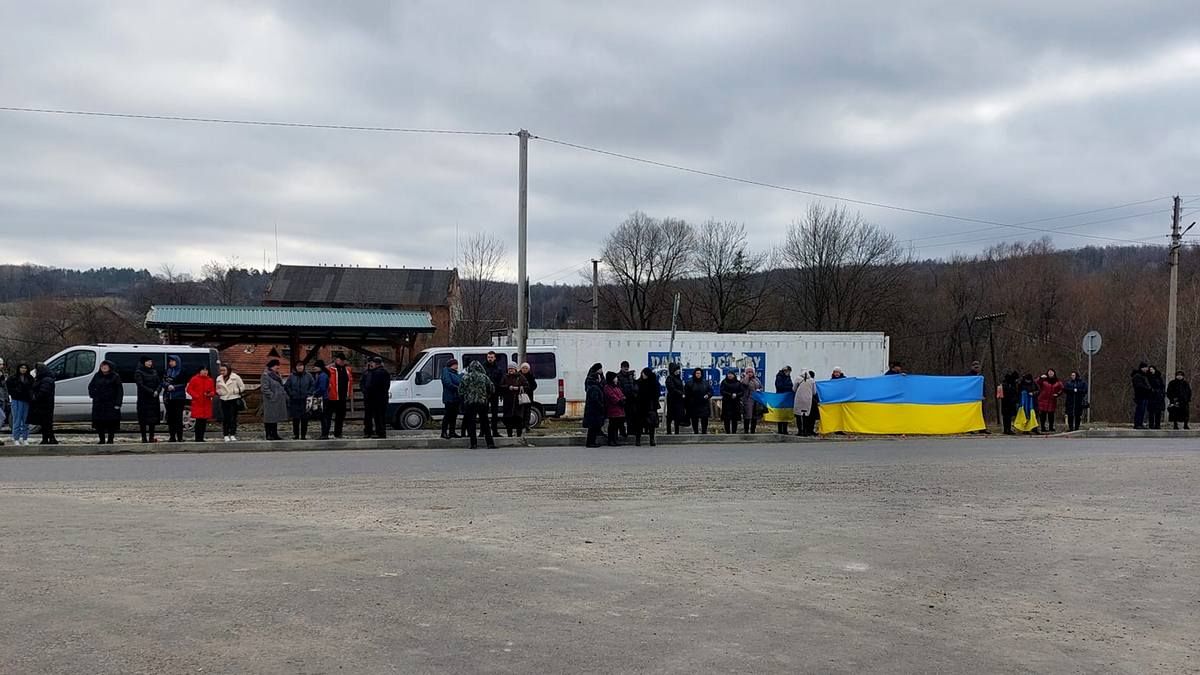 Яблунів зустрів загиблого Героя Романа Граб'юка 1