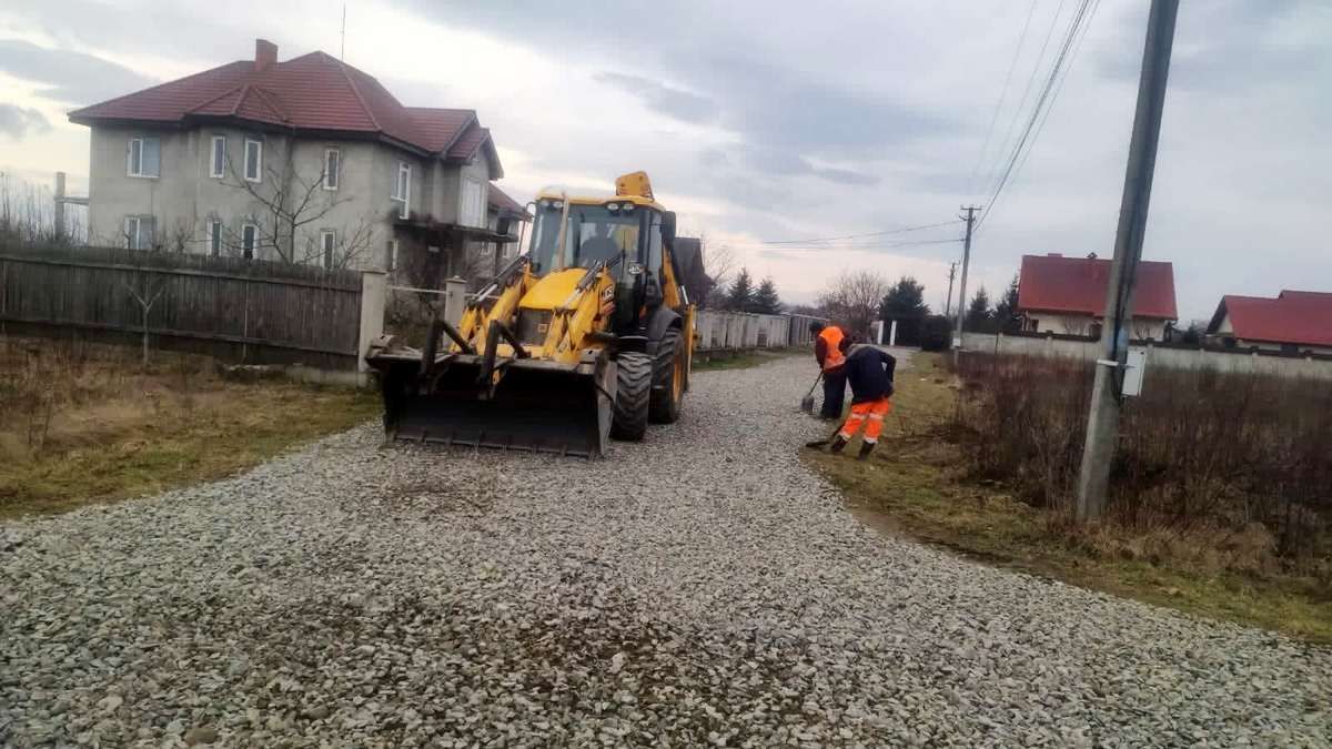 У Коломиї защебенили дороги до садка та ліцеїв 3