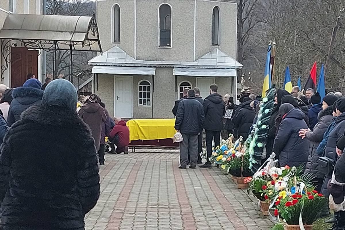 Яблунів провів в останню дорогу свого Героя Романа Граб’юка 4