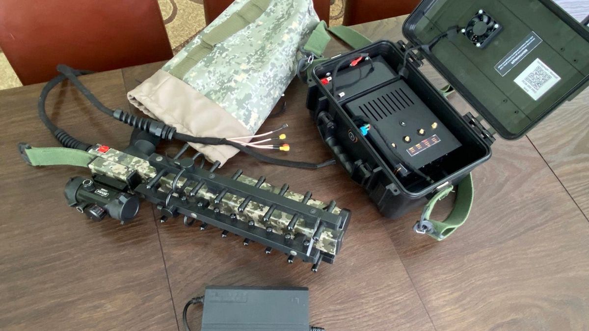 Захиснику з Городенки передали "антидронову рушницю" 1