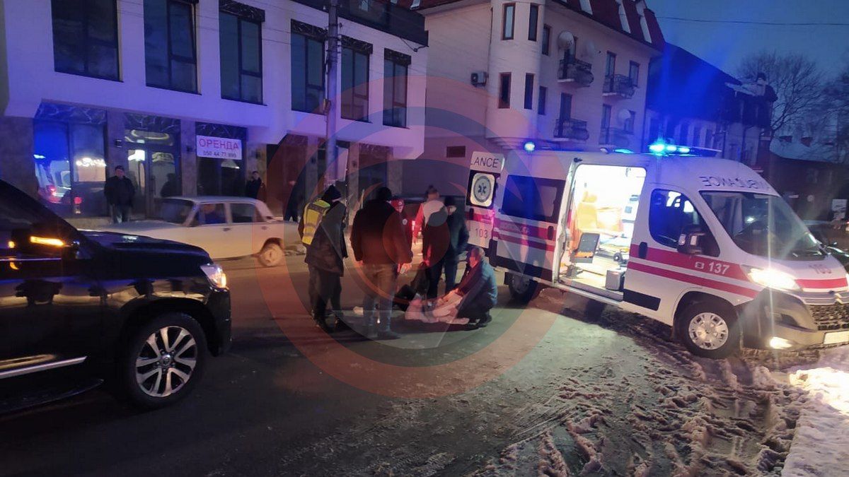 У Коломиї Toyota наїхала на дівчинку, яка вибігла з-за припаркованого авто