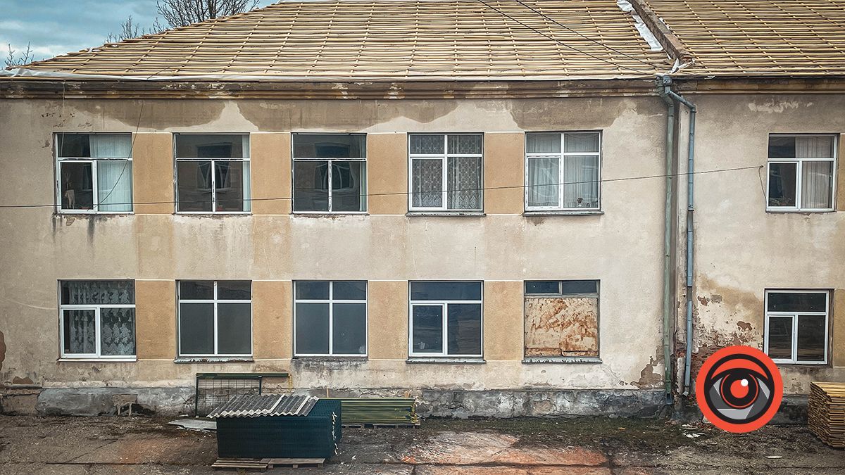 Заплутана справа з ремонтом даху коломийського ліцею: у тендері переміг новий підприємець 3
