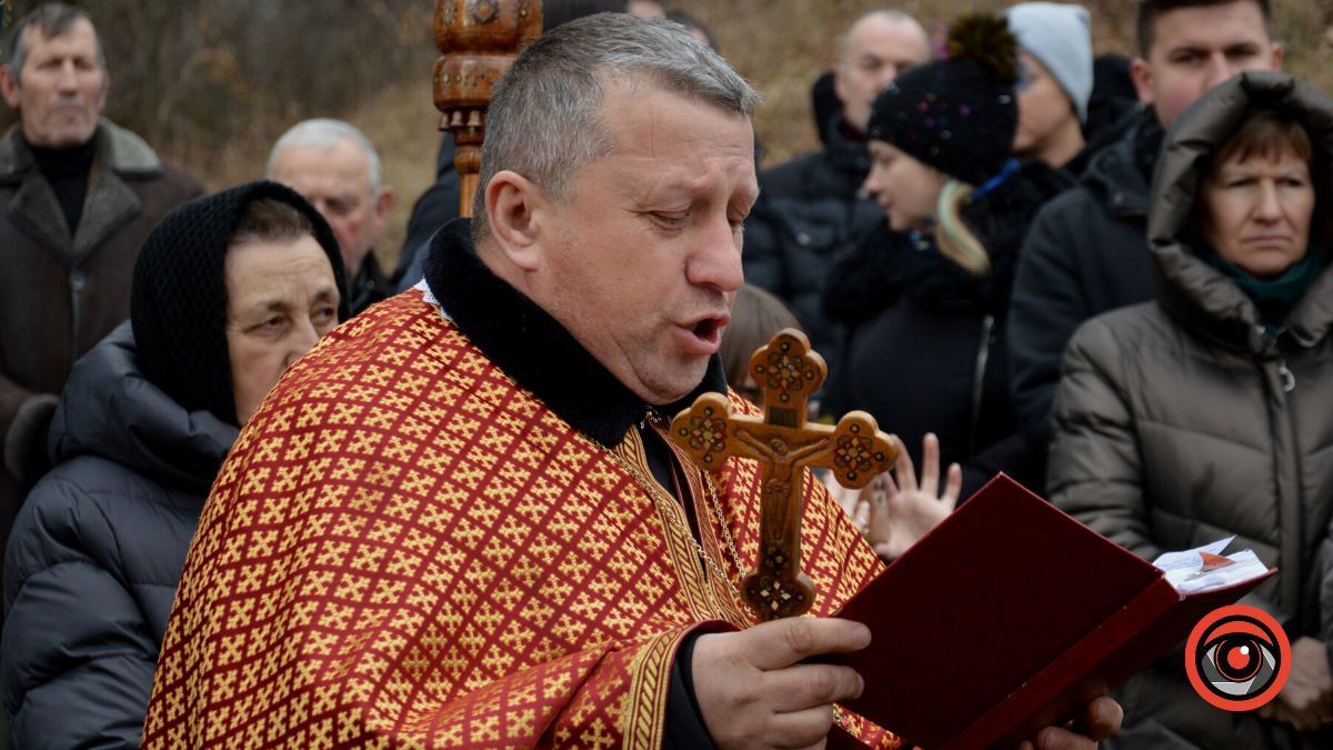 Рідний Стопчатів провів в останню дорогу Дмитра Павличка | Фото та відео 9