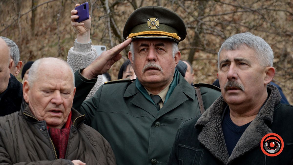 Рідний Стопчатів провів в останню дорогу Дмитра Павличка | Фото та відео 11