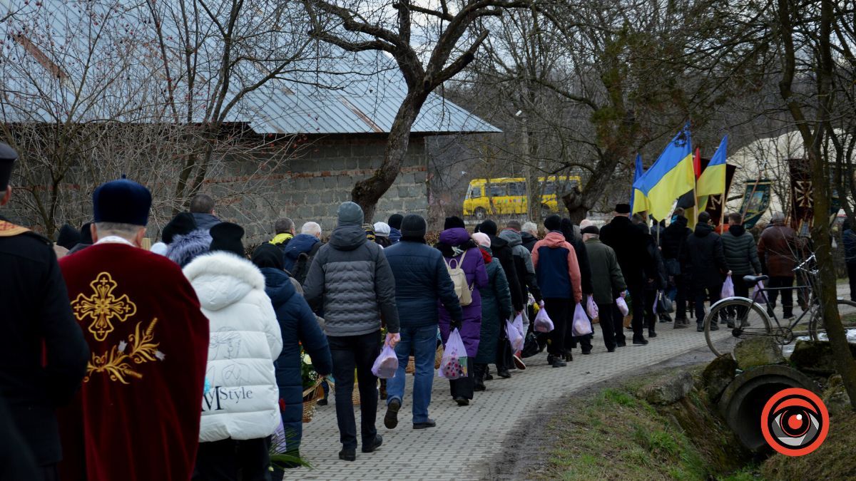 Рідний Стопчатів провів в останню дорогу Дмитра Павличка | Фото та відео 14