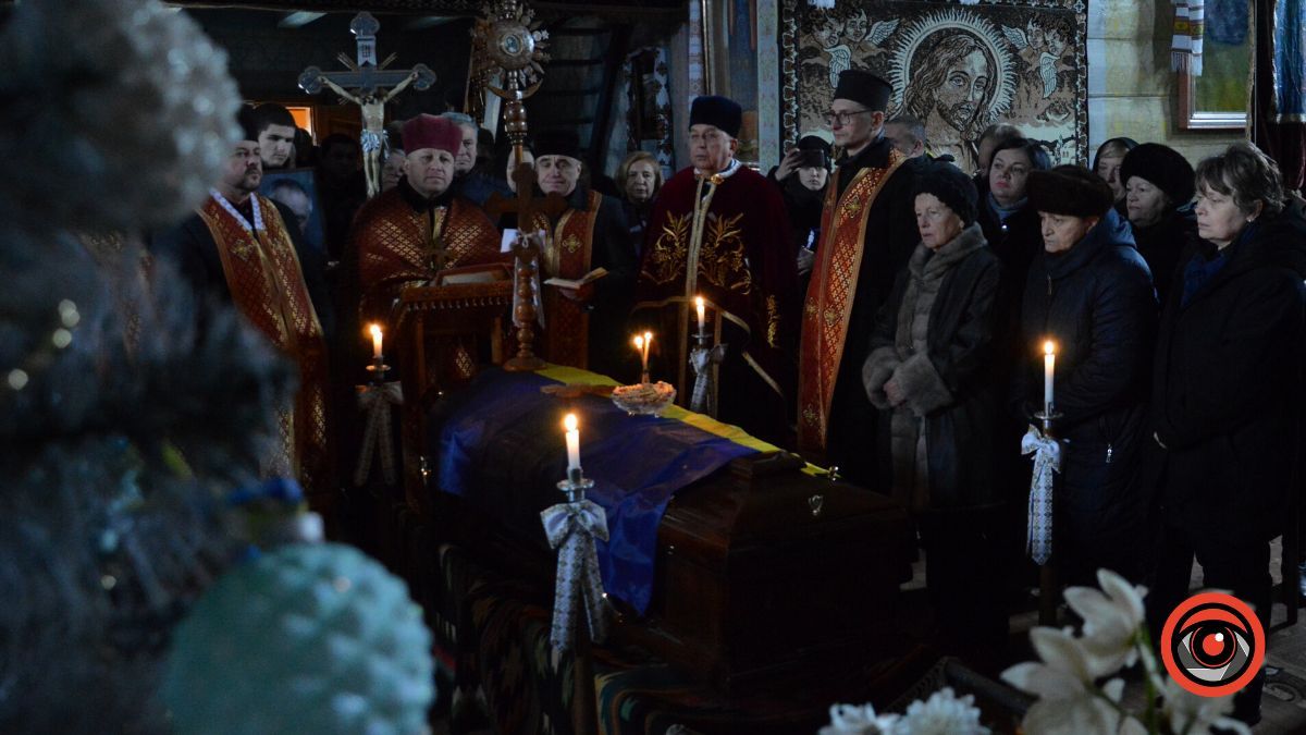 Рідний Стопчатів провів в останню дорогу Дмитра Павличка | Фото та відео 19