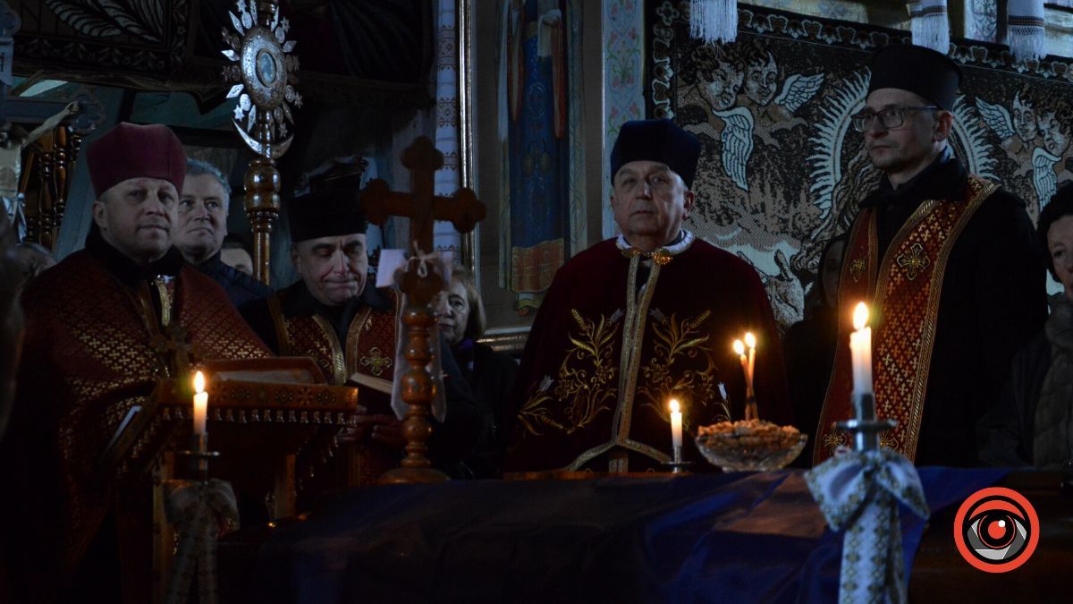 Рідний Стопчатів провів в останню дорогу Дмитра Павличка | Фото та відео 20